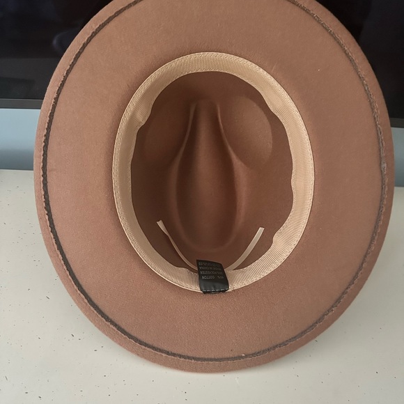 Women’s hat - Picture 9 of 10